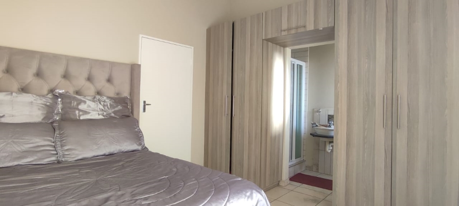2 Bedroom Property for Sale in Waterval East North West